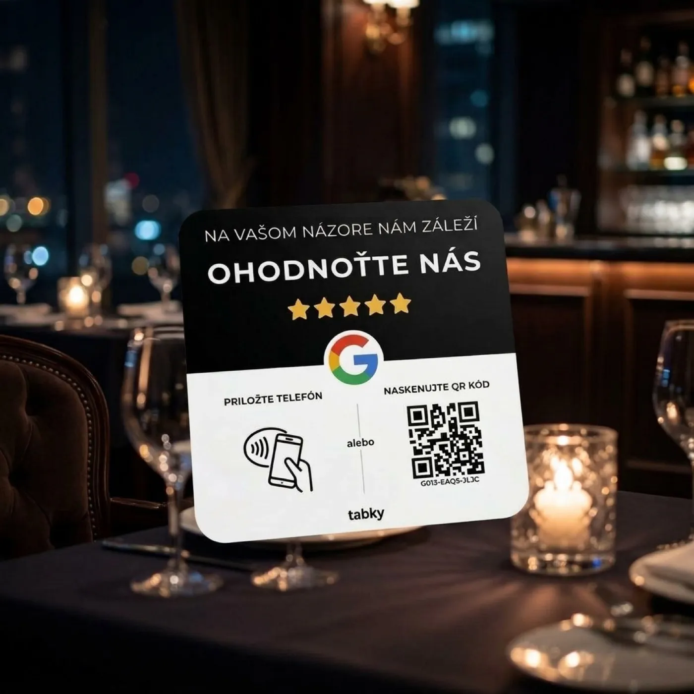 Google tabuľka Tabky na stole v reštaurácii